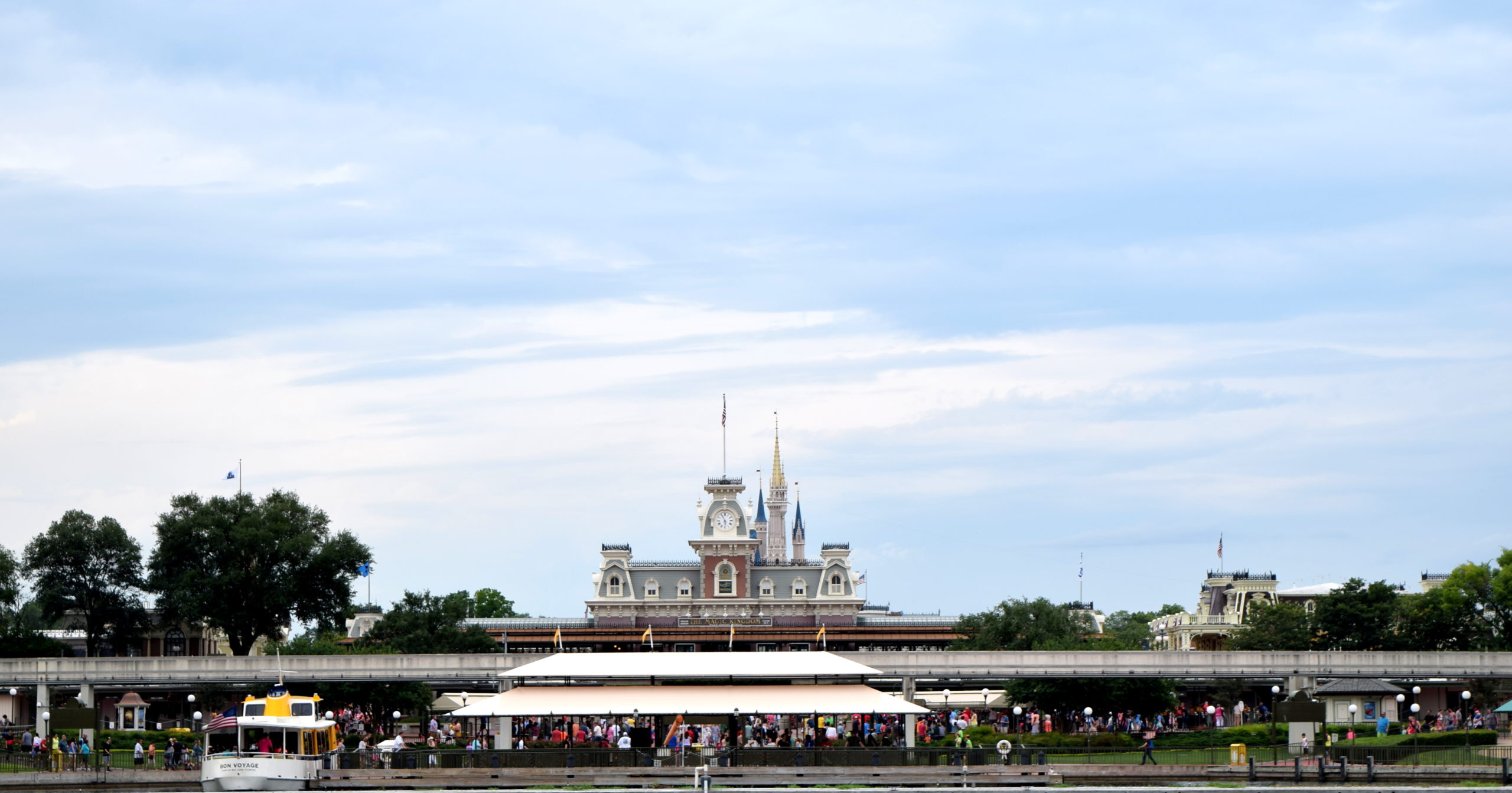 Passeio de barco para ver o Show de Fogos do Magic Kingdom