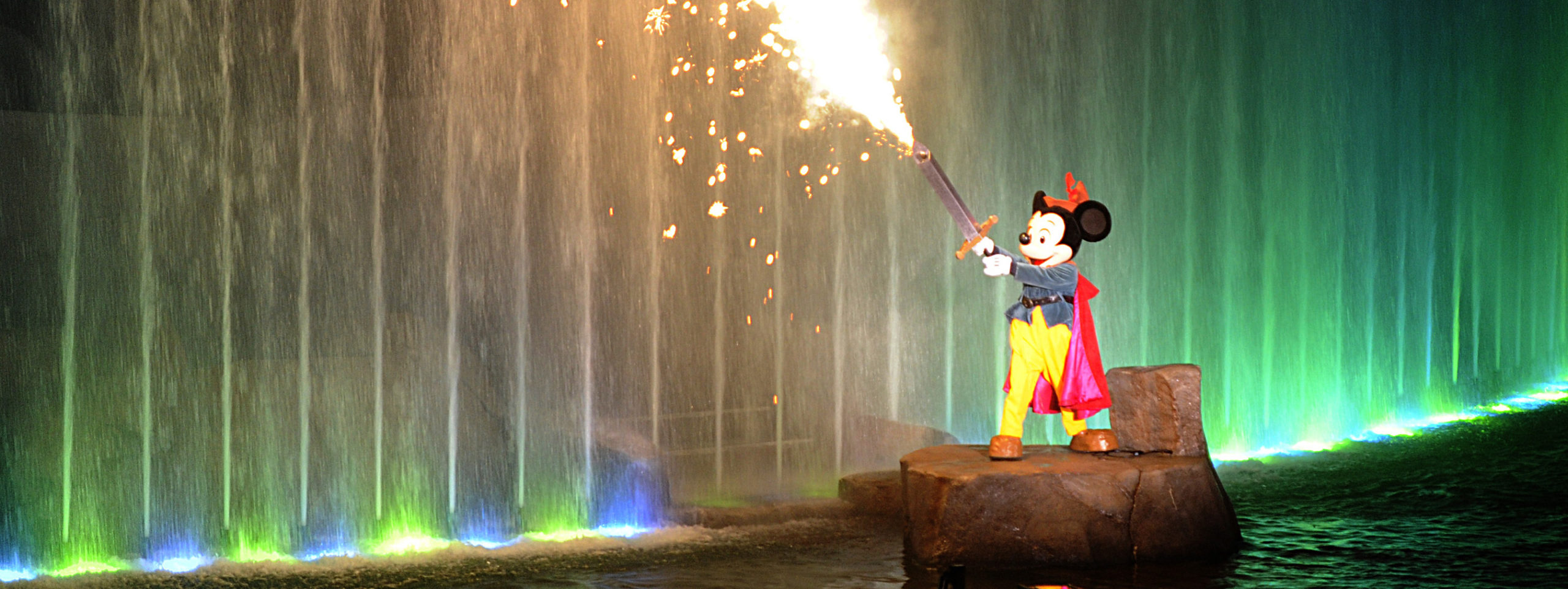 Testes com o novo sistema de Fast Pass no show Fantasmic