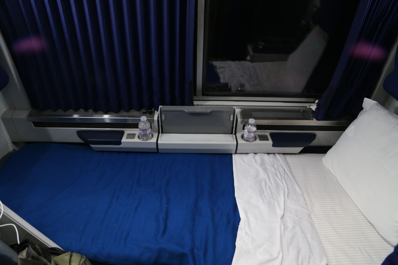 amtrak rommete bed