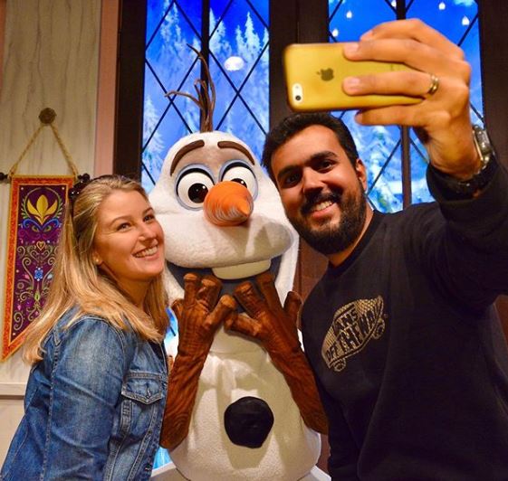 Como carregar a bateria do celular nos parques da Disney