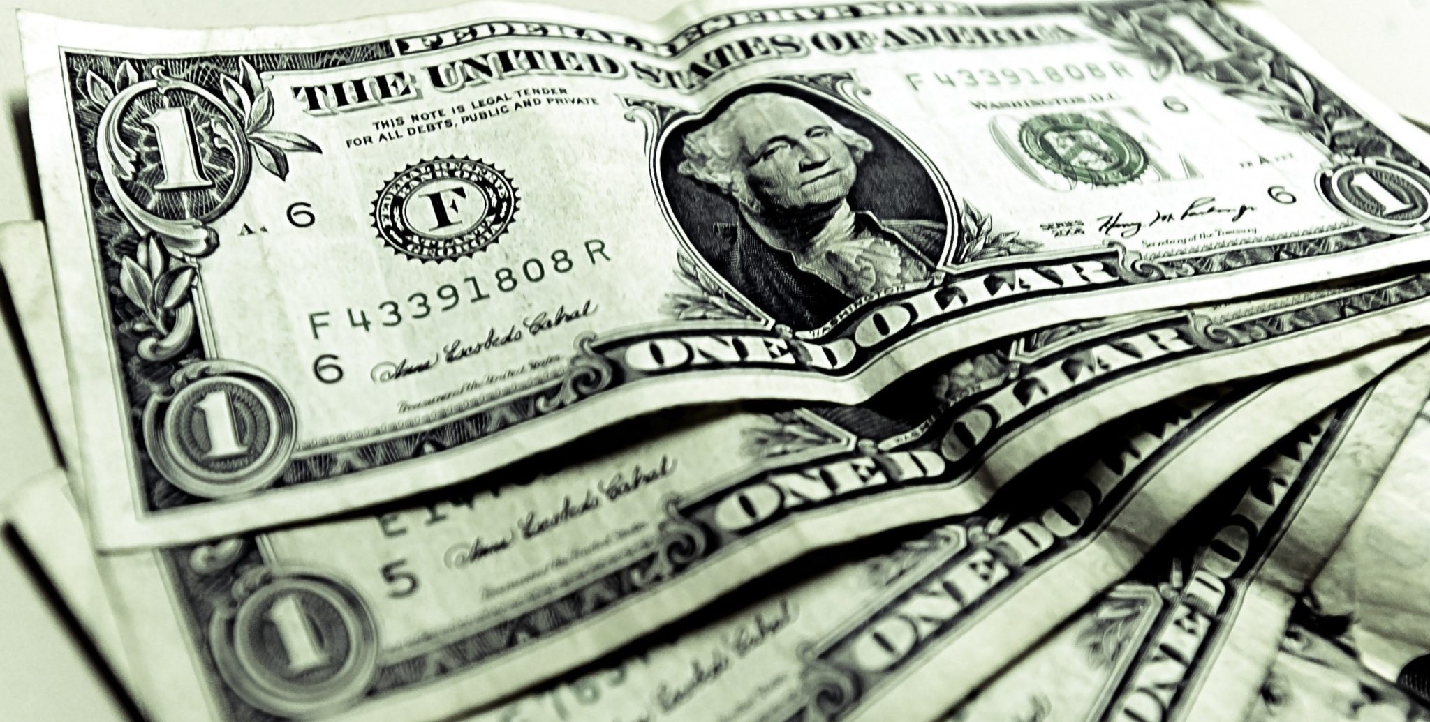 Parques de Orlando aceitando dinheiro em espécie cada vez menos