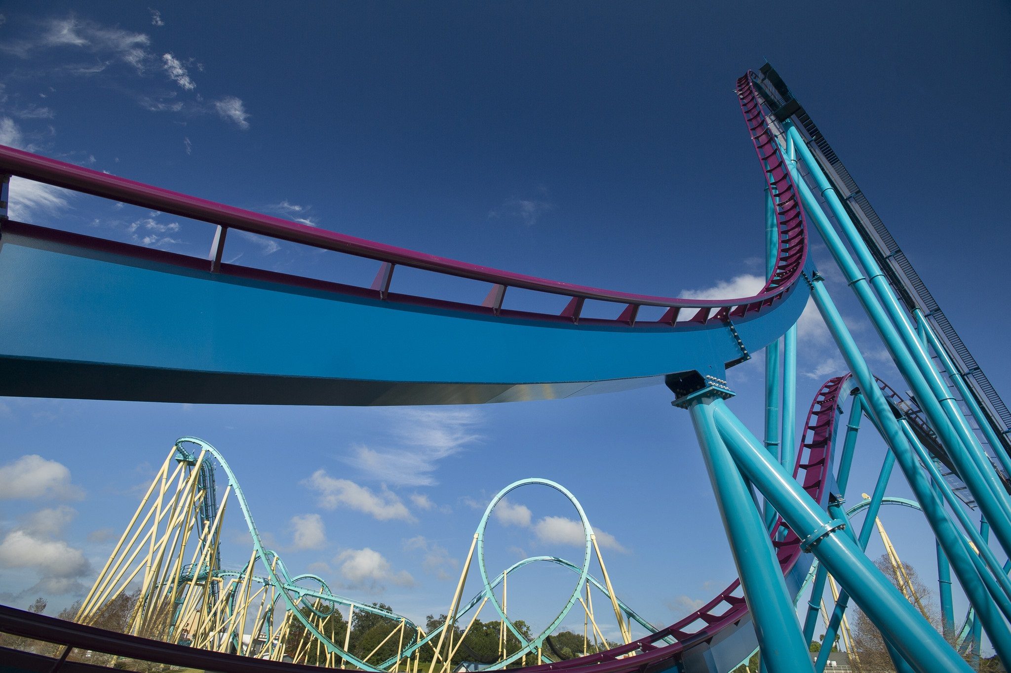 Montanha-russa Mako - mais veloz, mais alta e mais longa.