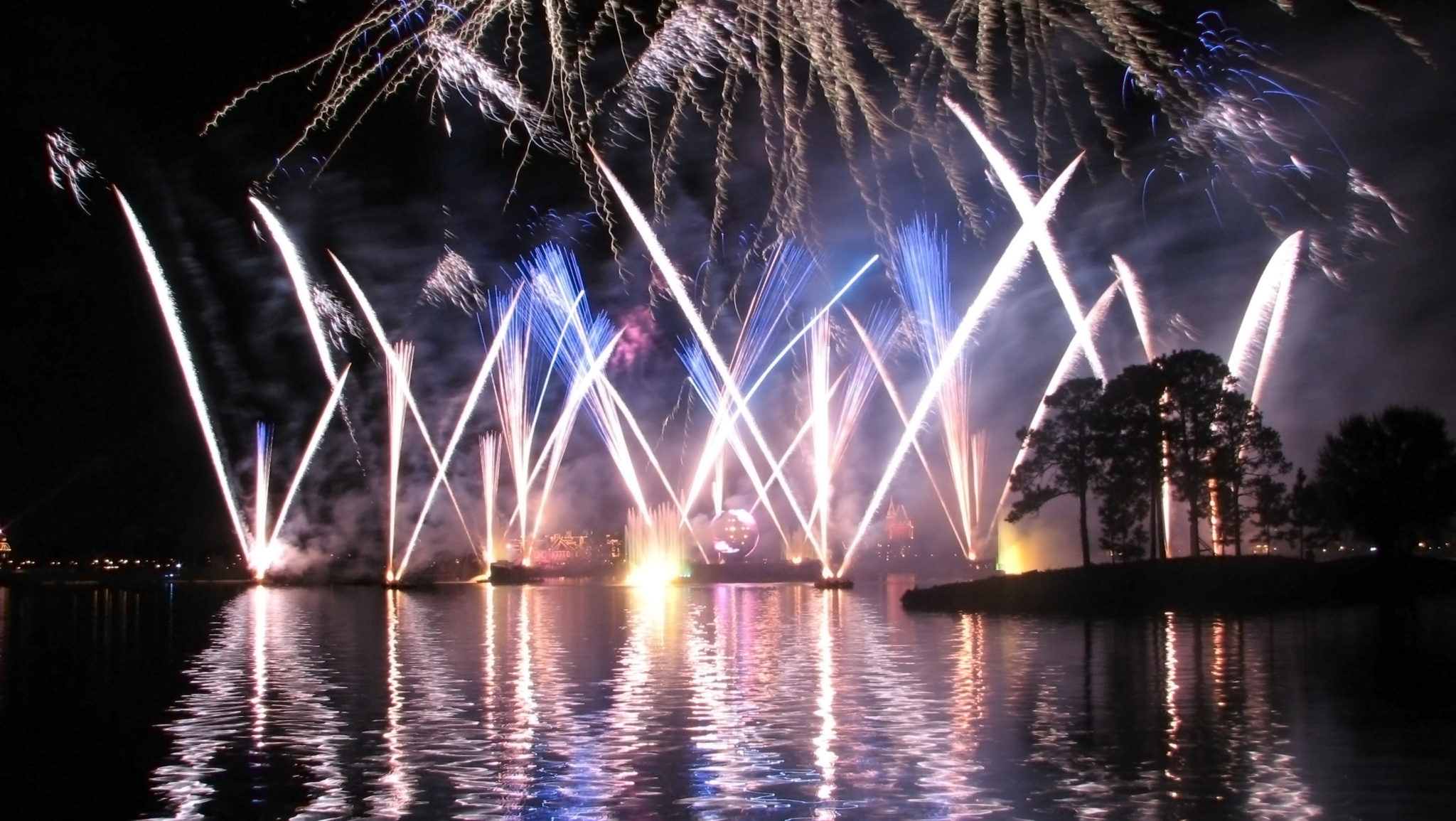 Quando e onde se posicionar para ver o IllumiNations, no parque Epcot?