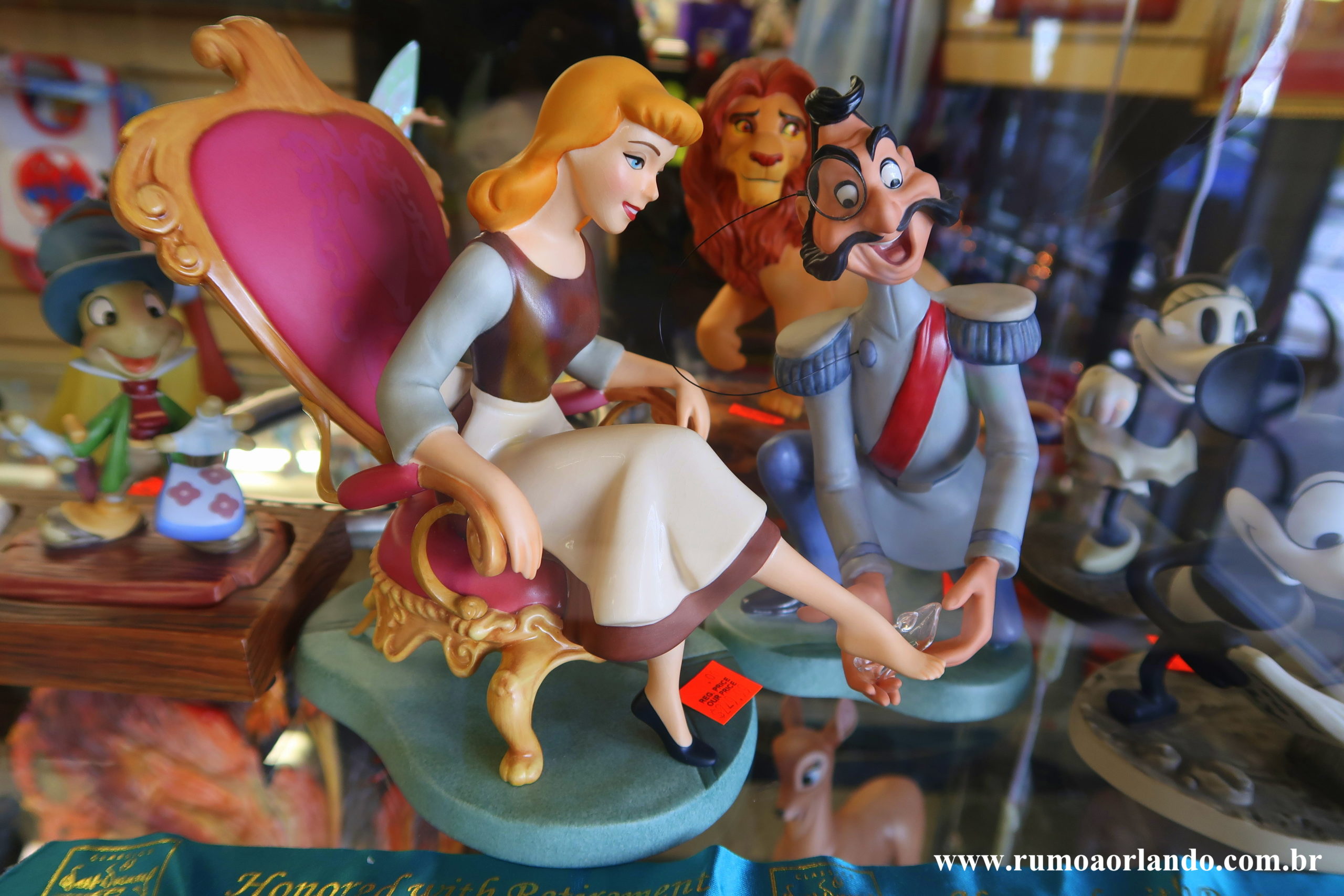 Character Corner - loja para fanáticos por colecionáveis Disney