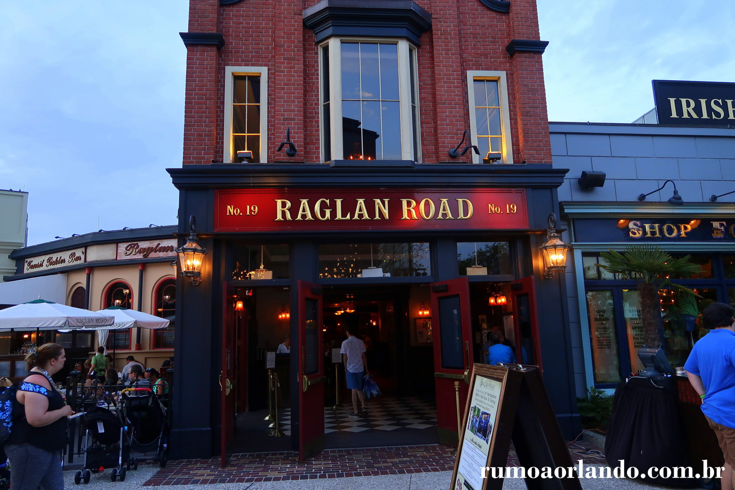 Como é o Raglan Road Irish Pub