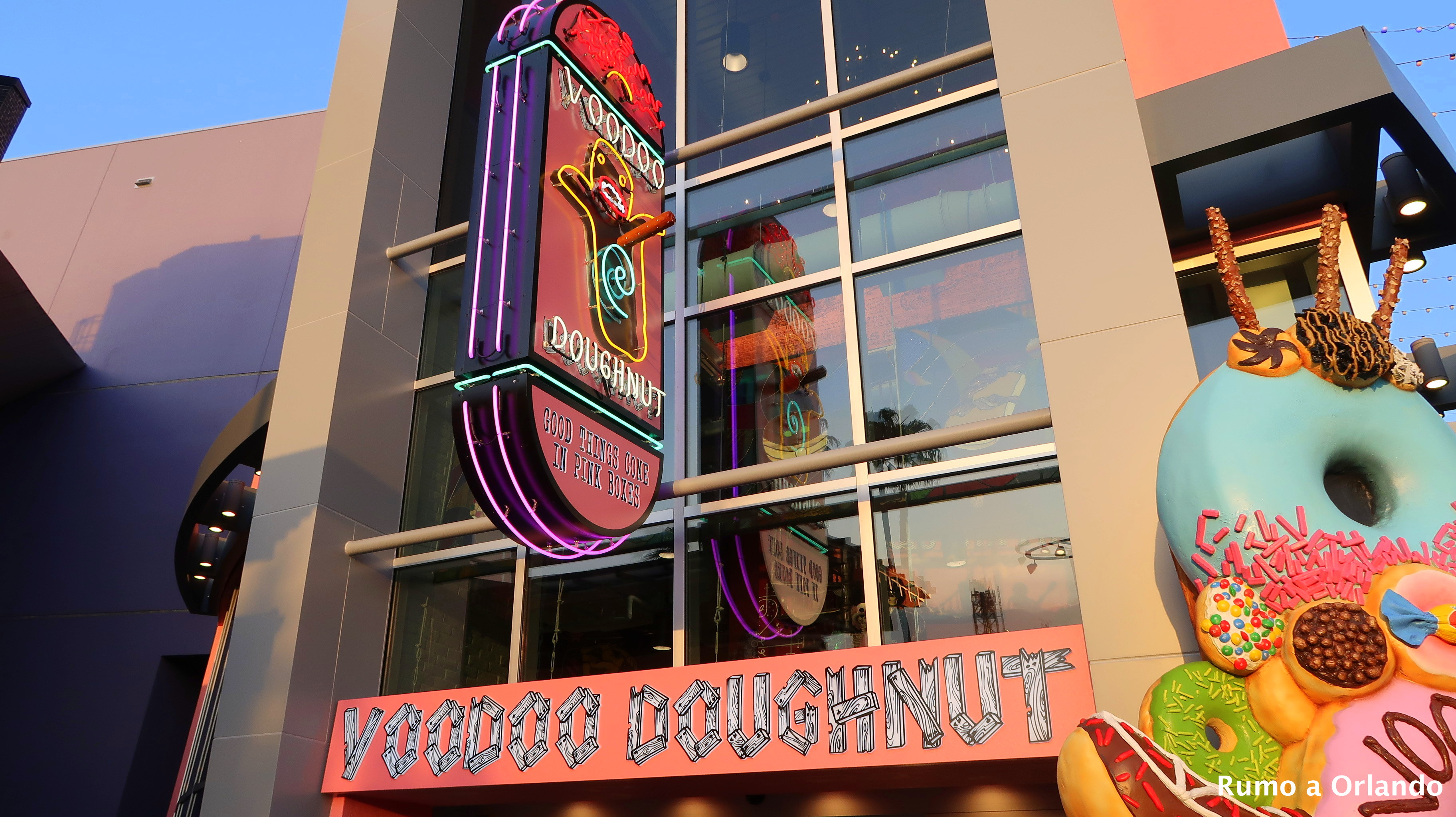 Como é o Voodoo Doughnut