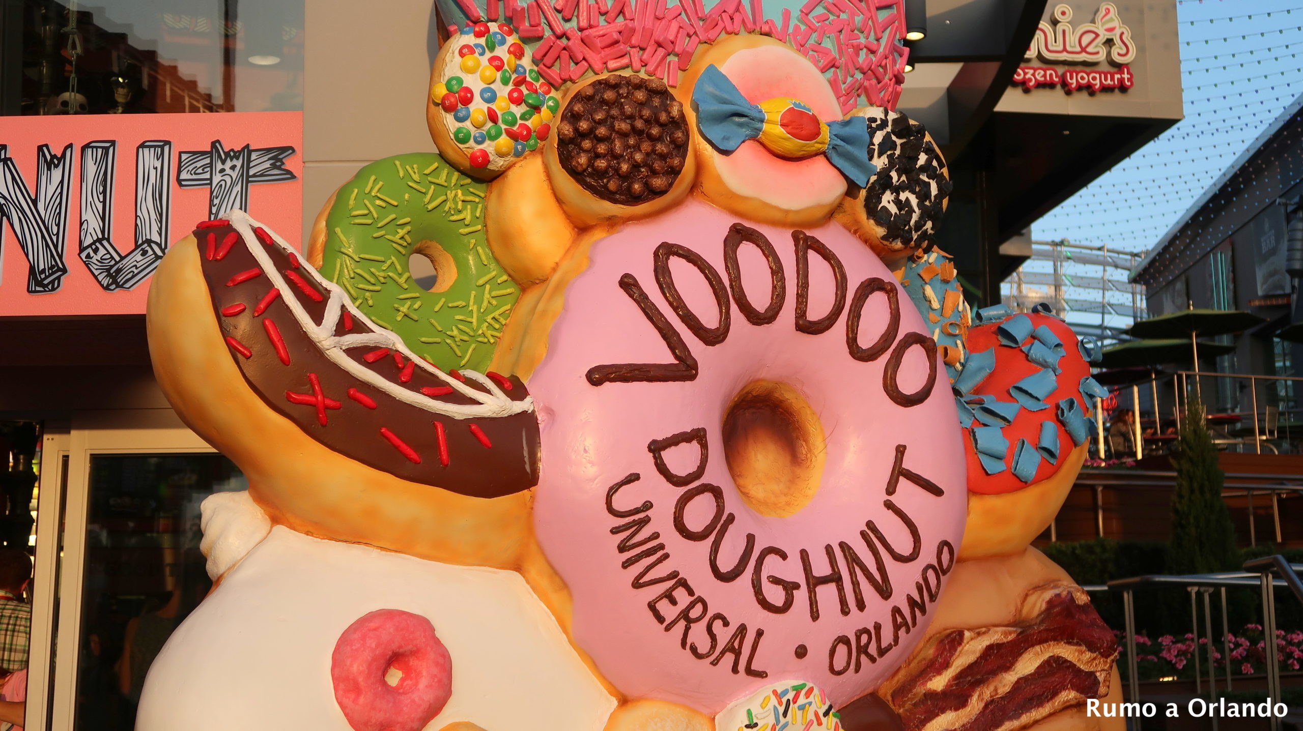 Como é o Voodoo Doughnut