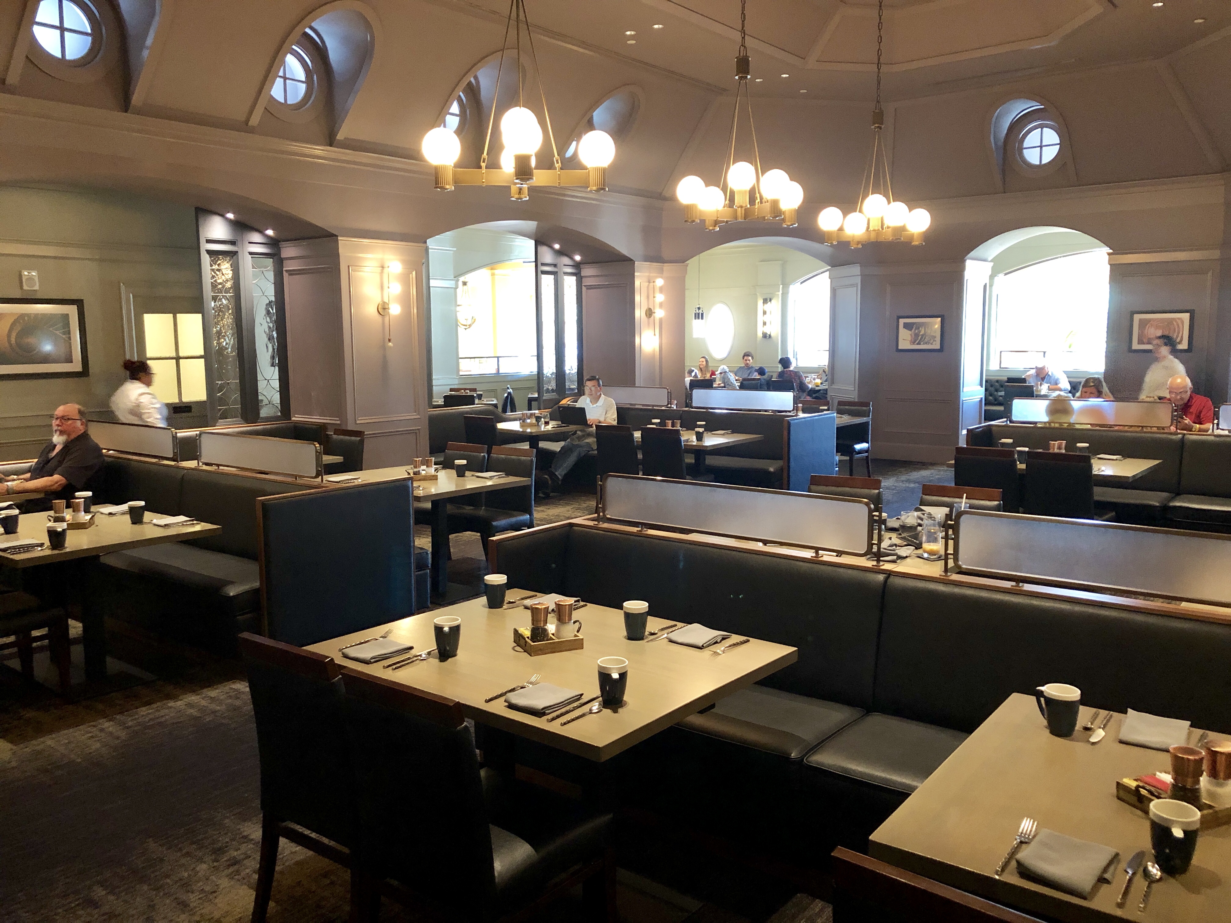 restaurante 
Ale & Compass