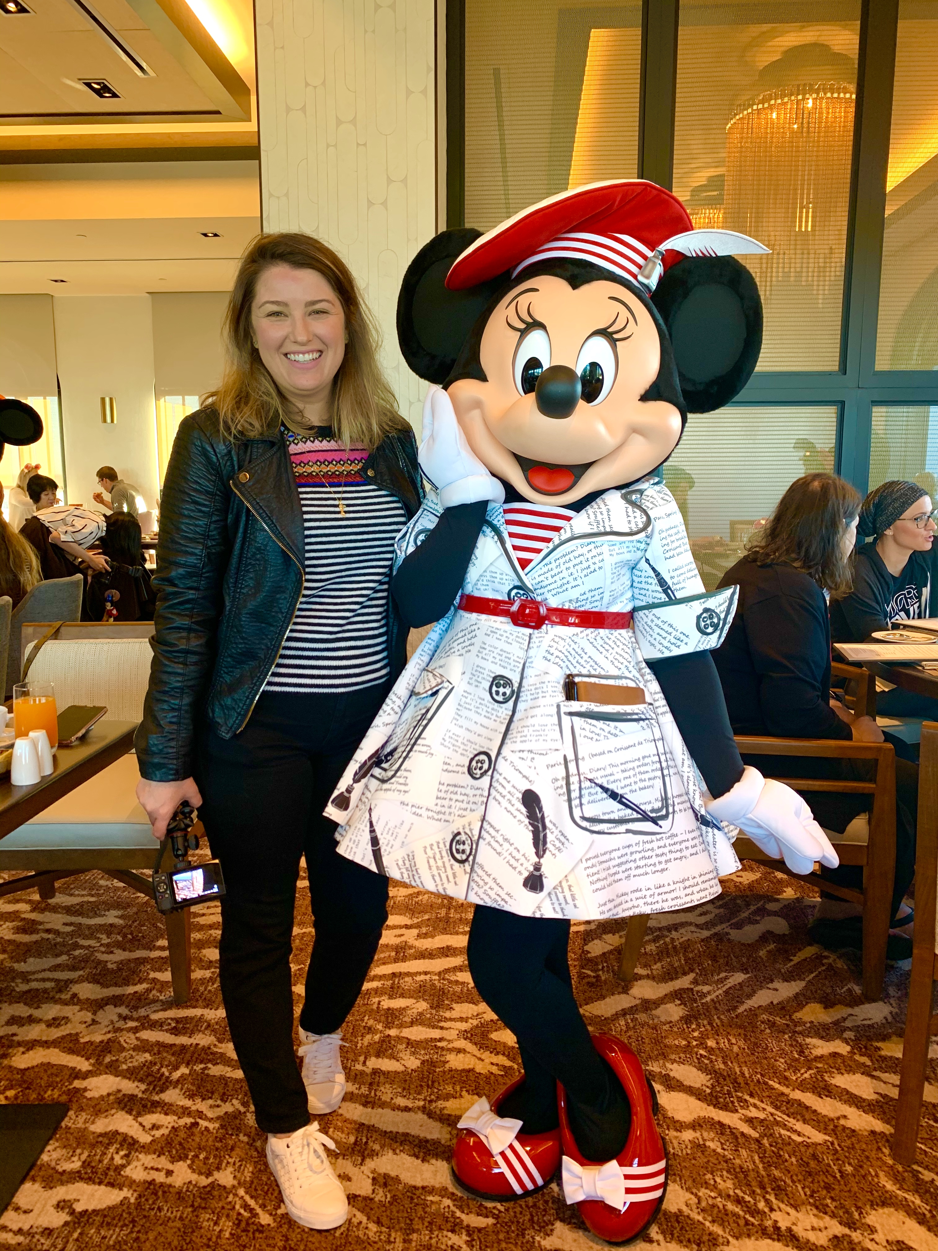 refeicao com persongens disney