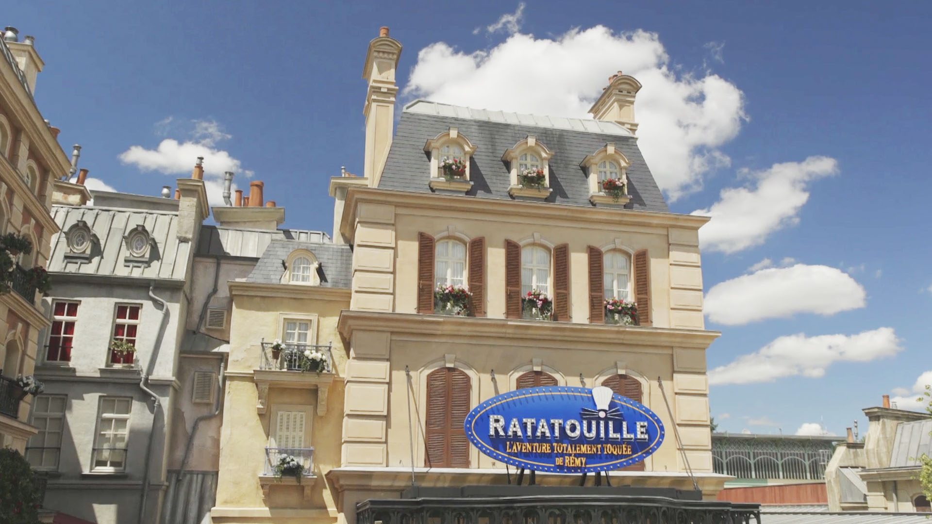 Embarque na atração Ratatouille: The Adventure sem sair de casa