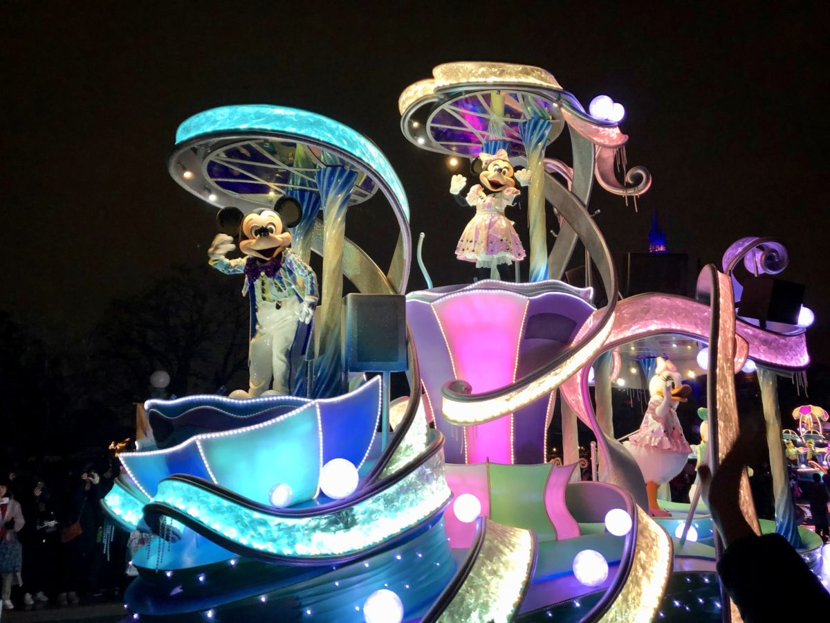 Retorno de show de fogos e paradas nos parques Disney da Asia