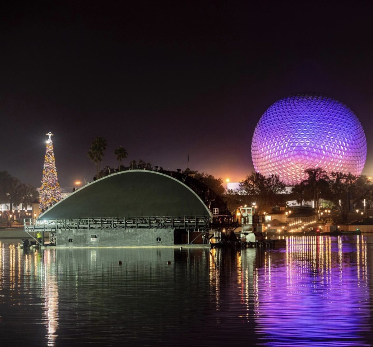 Estrutura do novo show noturno do Epcot é vista em testes
