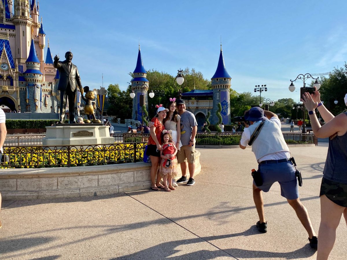 Disney flexibiliza o uso de máscaras para fotos nos parques
