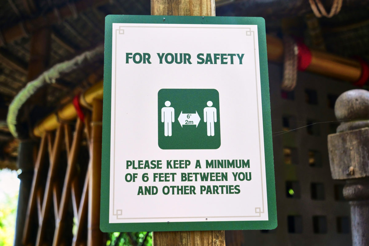 Disney reduz o distanciamento físico em seus parques