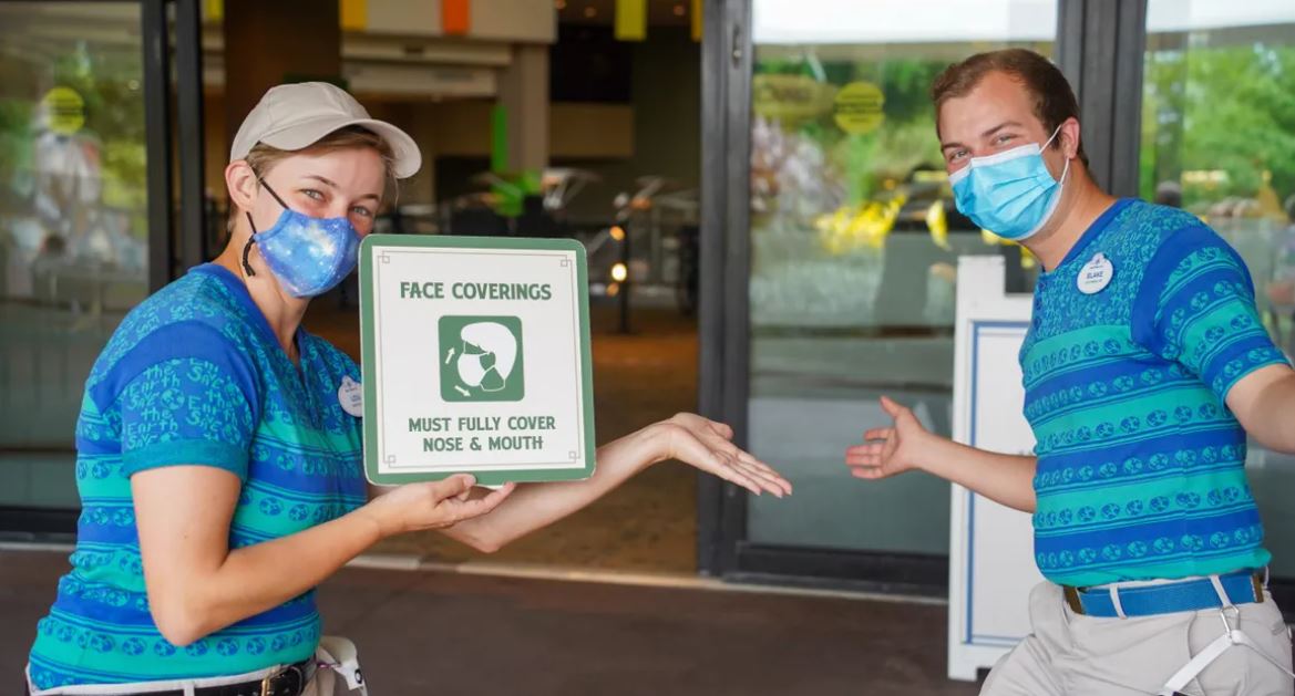 Uso de máscaras na Disney é flexibilizado em áreas indoor