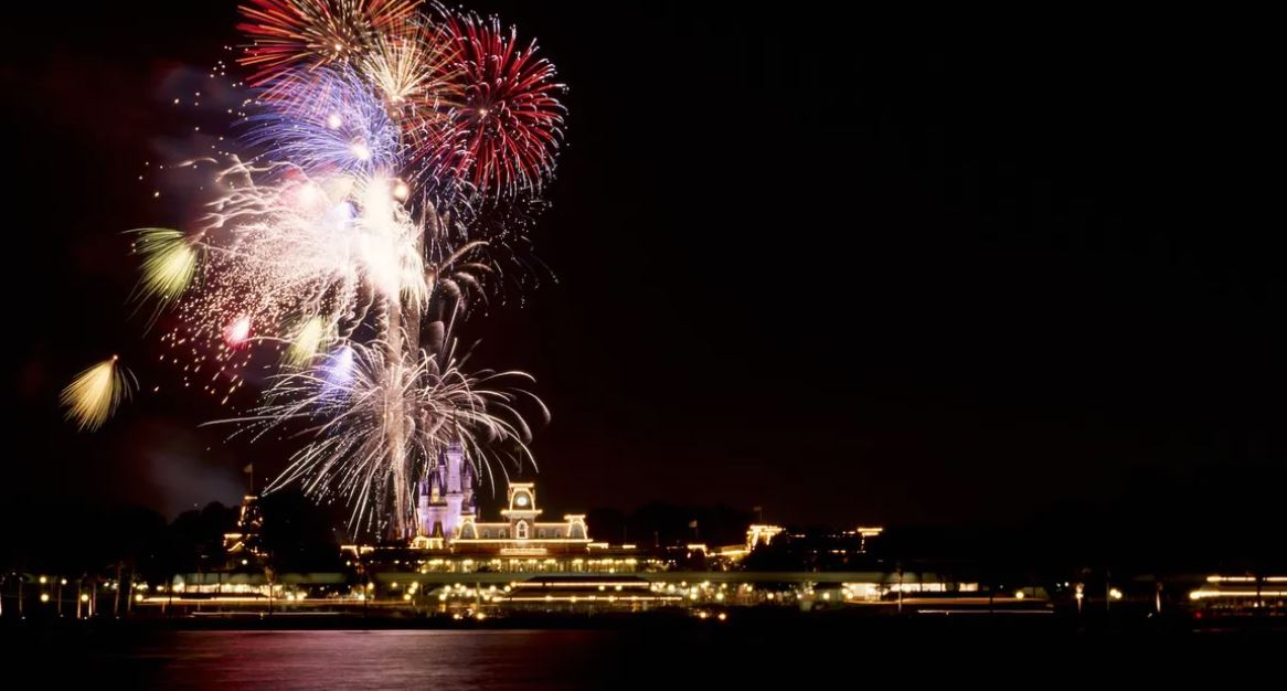 Fireworks Cruises voltam a ser oferecidos na Disney