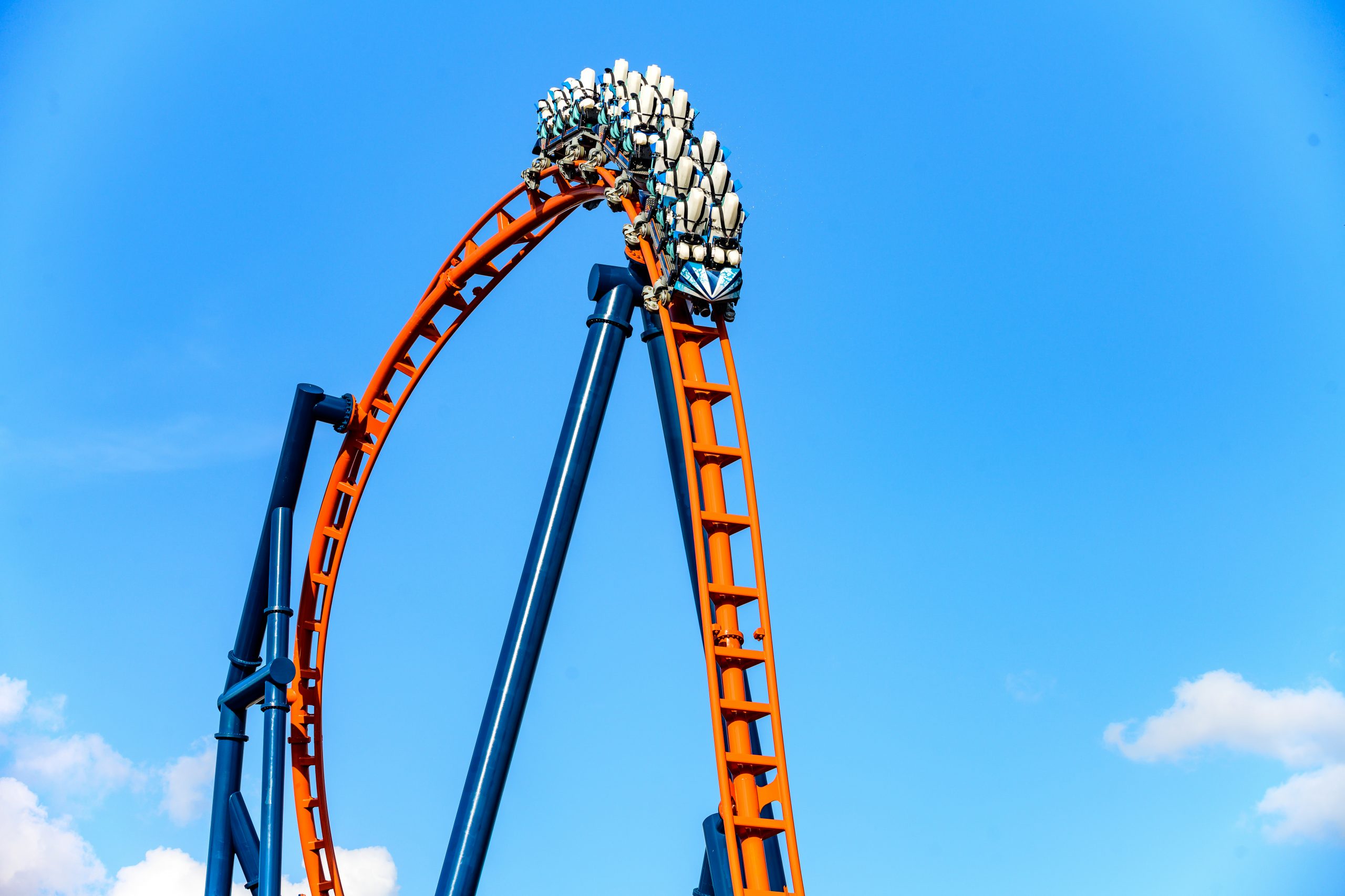 Montanhas-russas de Orlando: inauguração de Ice Breaker e Iron Gwazi