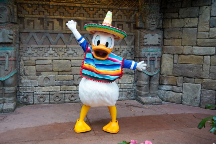 Encontros com personagens Disney retornam aos parques