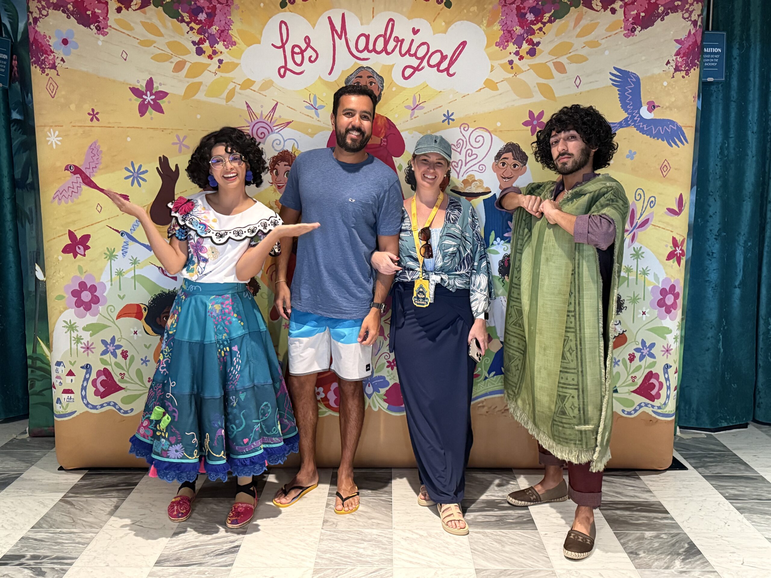 Personagens no Disney Treasure - quais aparecem neste navio?