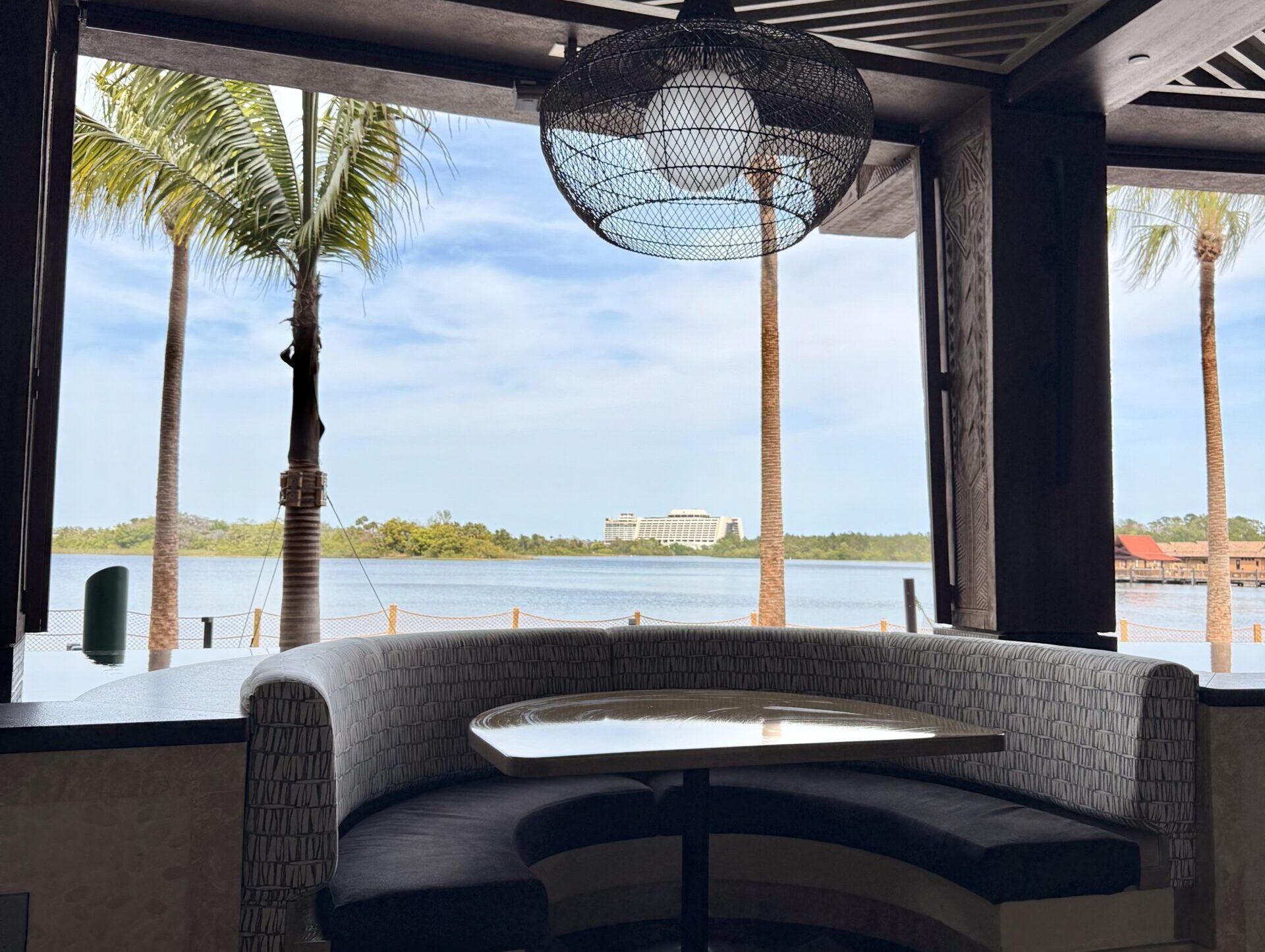Restaurante com vista para fogos na Disney: Wailulu Bar & Grill