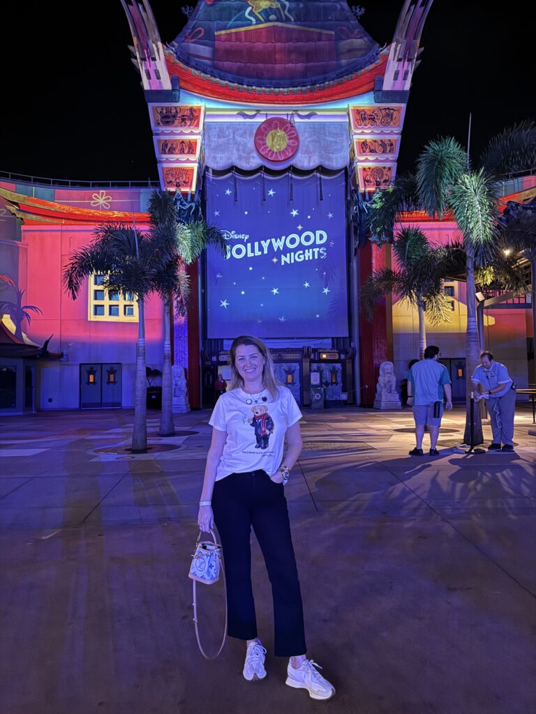 jollywood nights vale a pena