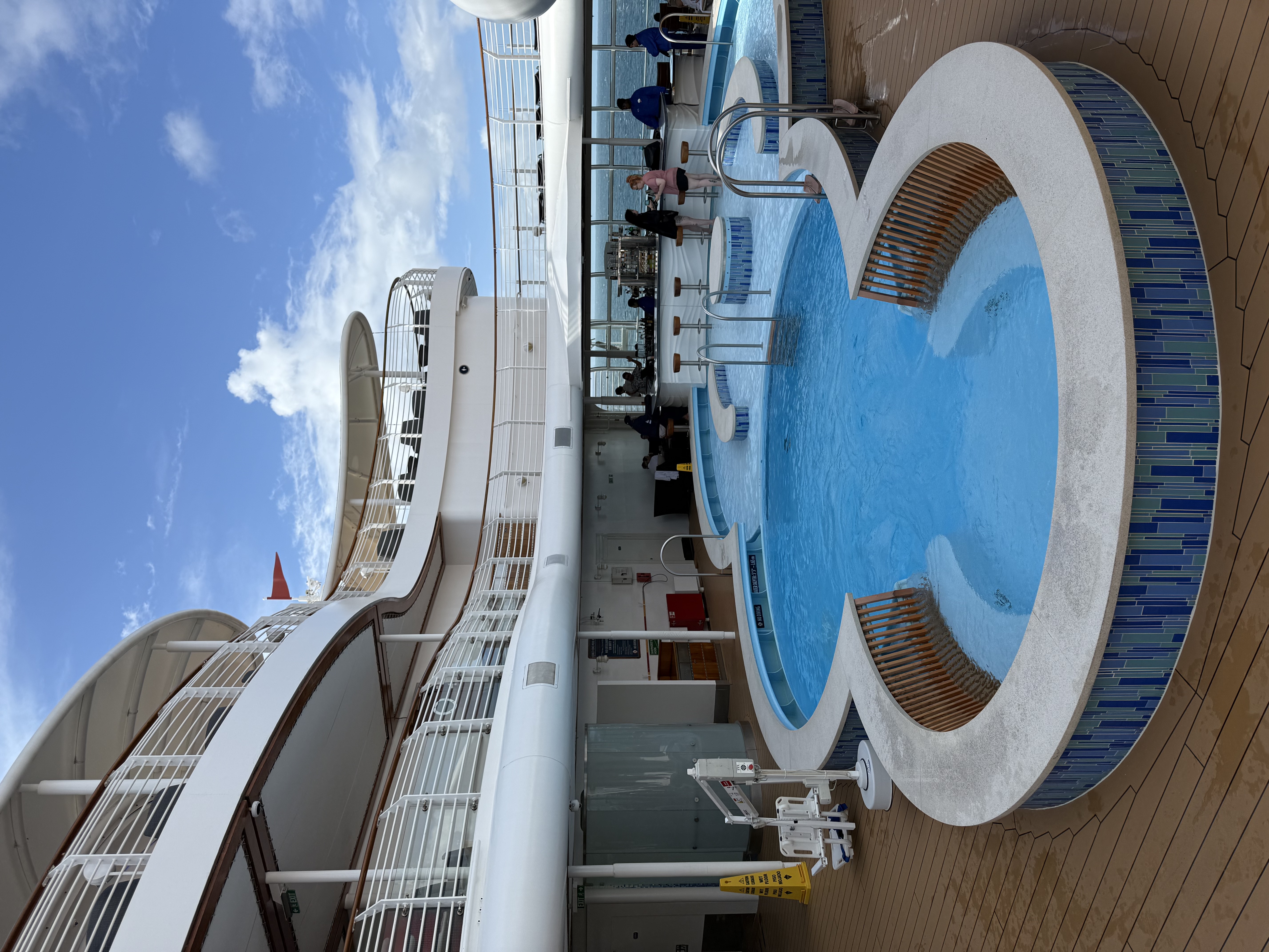 piscinas disney fantasy
