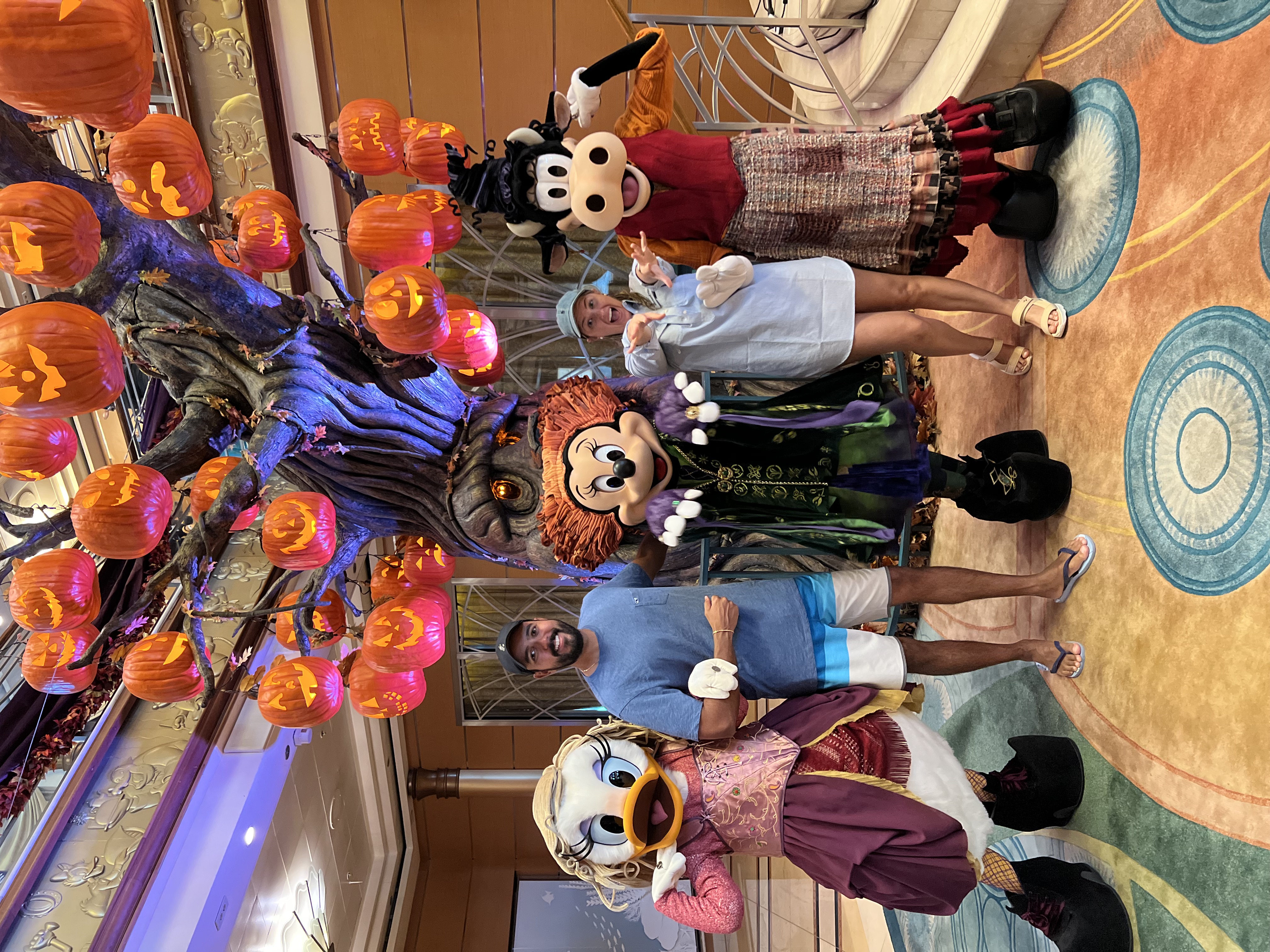 personagens disney cruise halloween