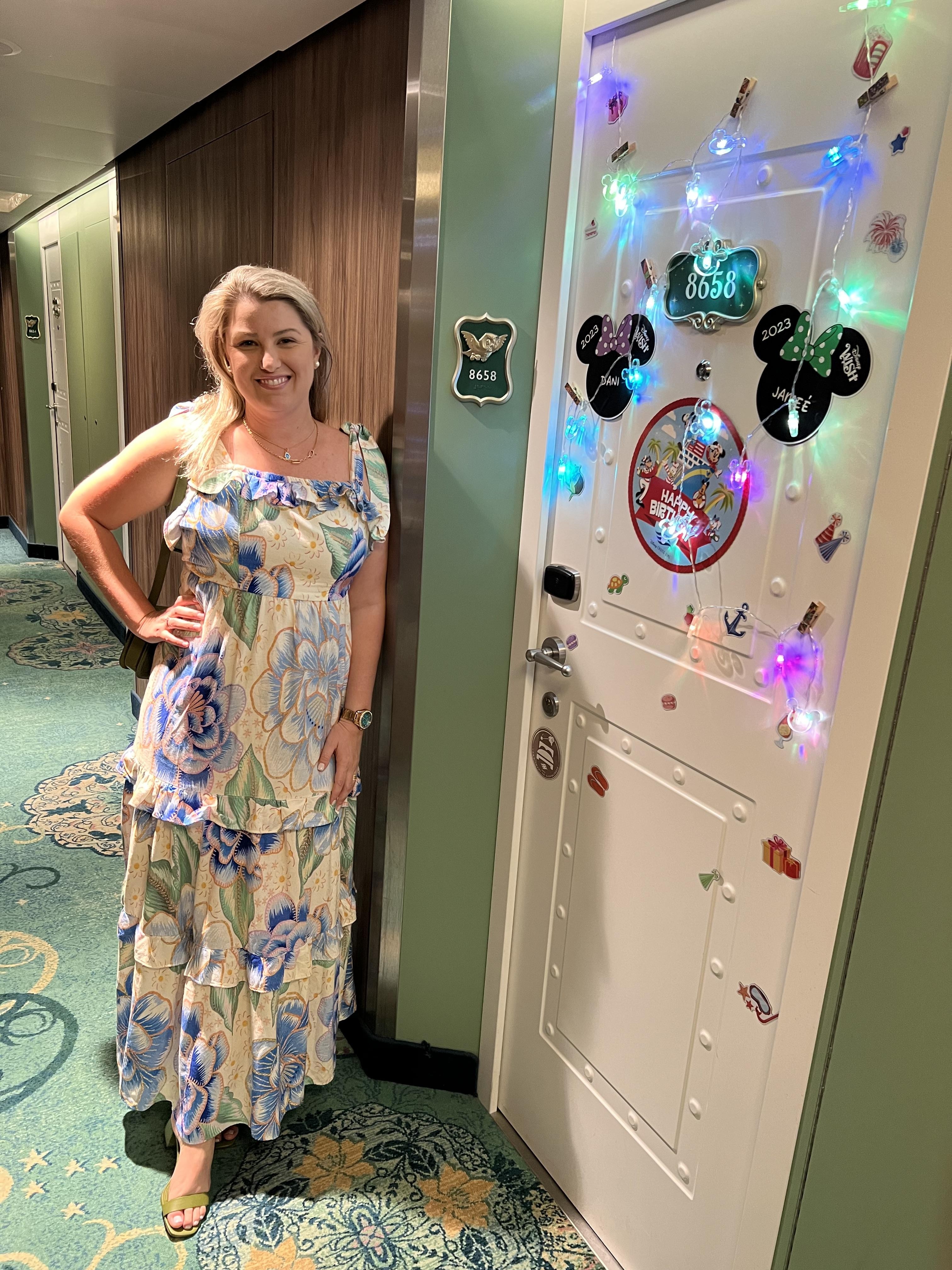 portas cabine navio disney