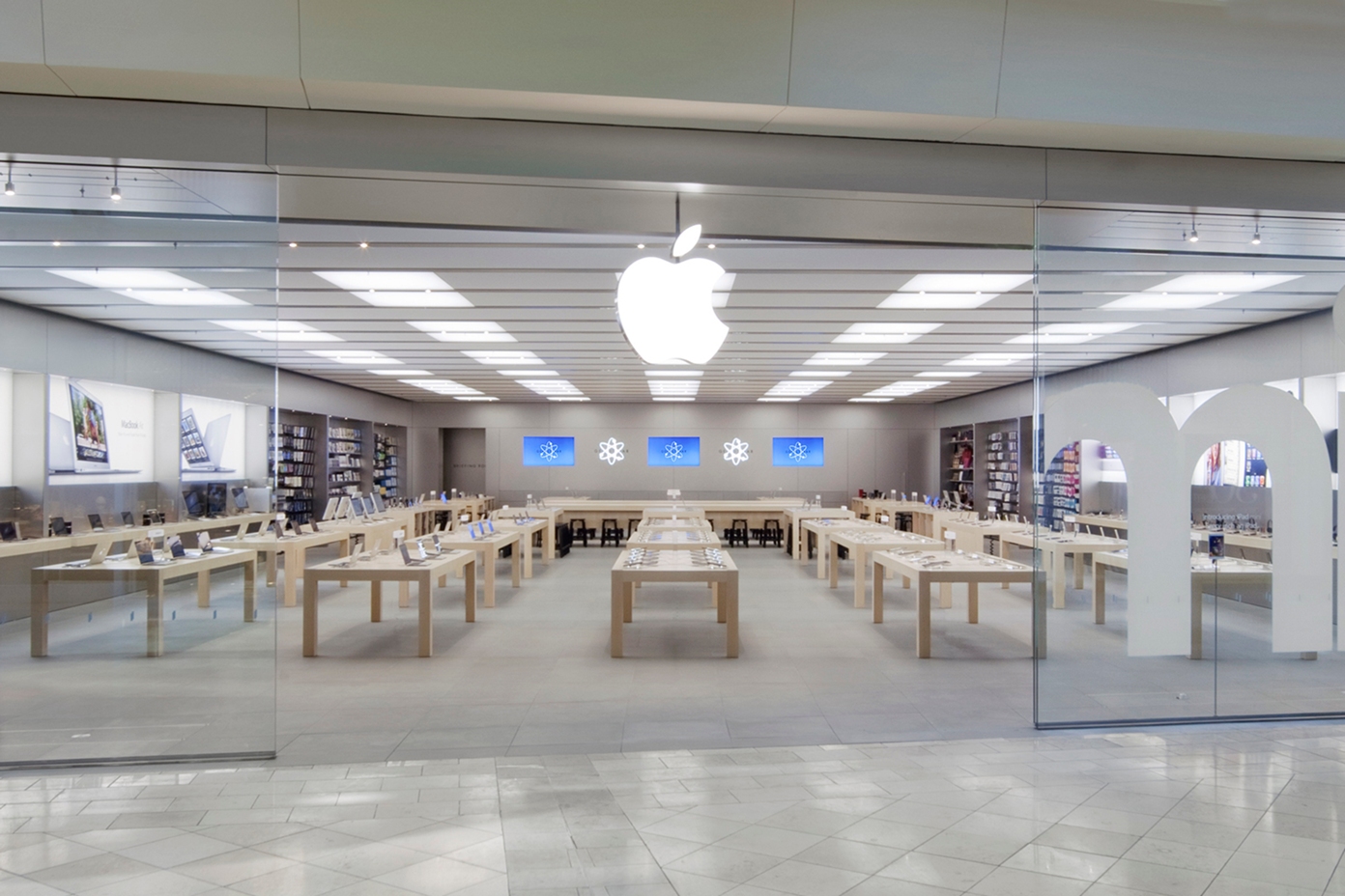 Apple Store, Mall at Millenia, Orlando Florida. 