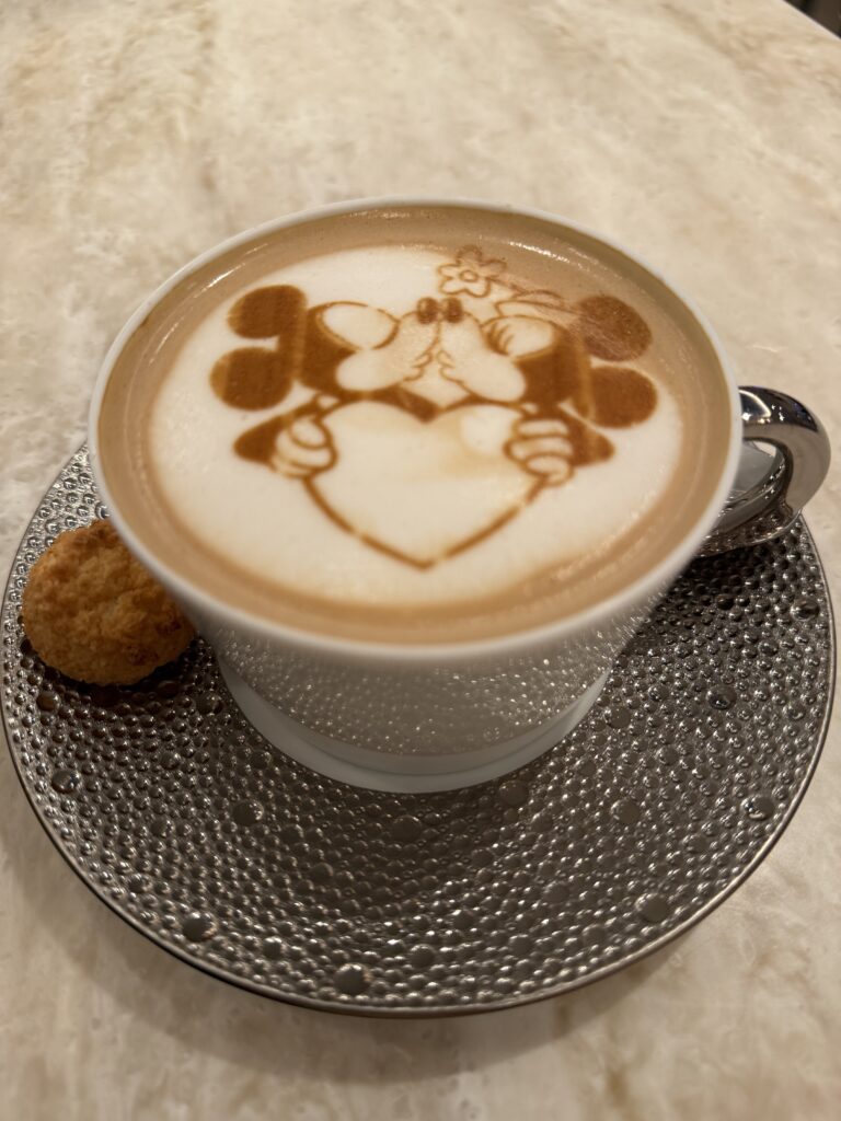 cafe personagem disney